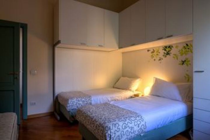 Room 33 of 100