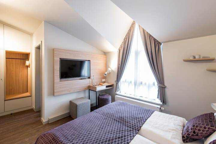 Room 5 of 40
