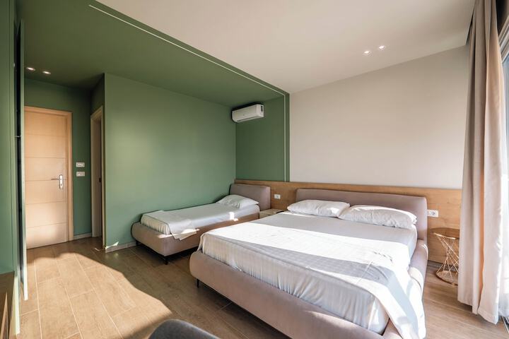 Room 2 of 96