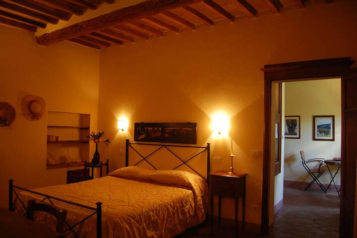 Room 4 of 32