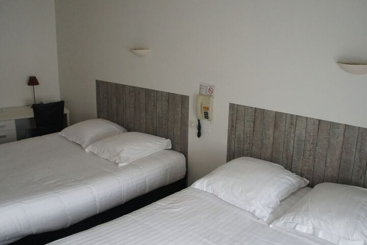 Room 11 of 48