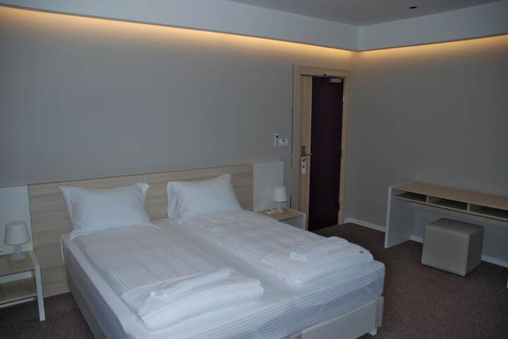 Room 3 of 39