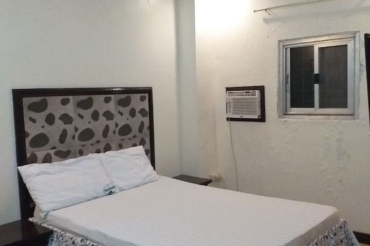Room 2 of 10