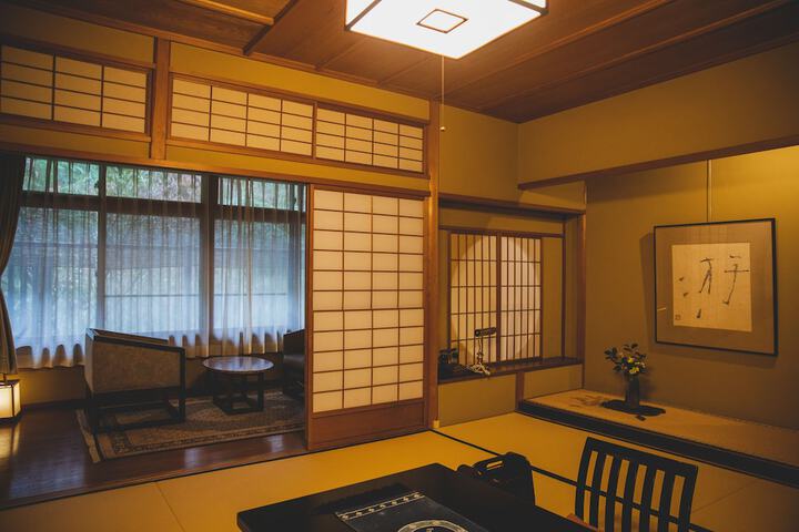 Room 27 of 127