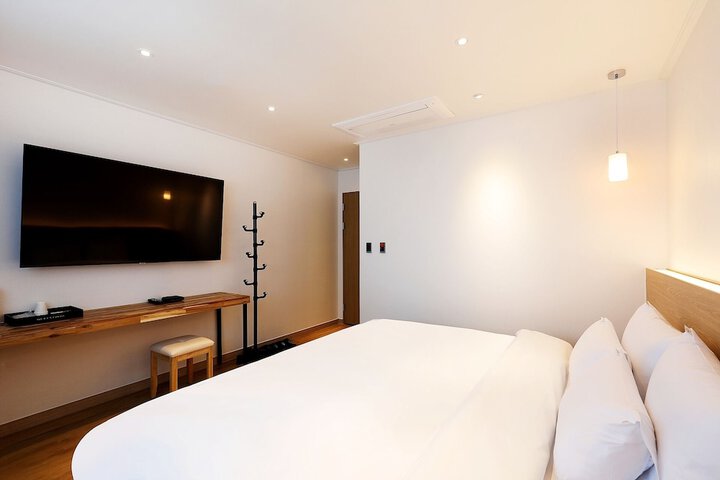 Room 12 of 30