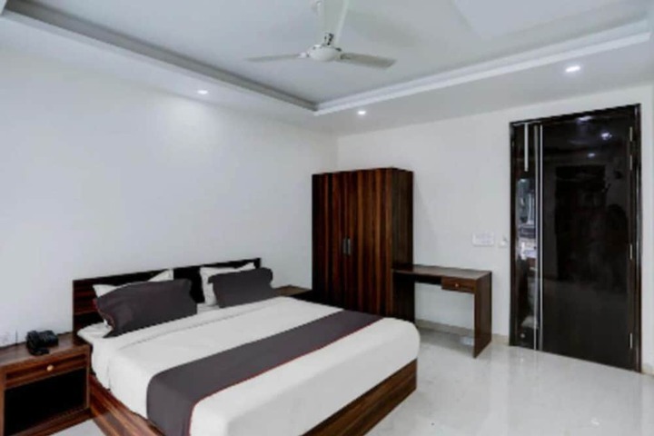 Room 5 of 18