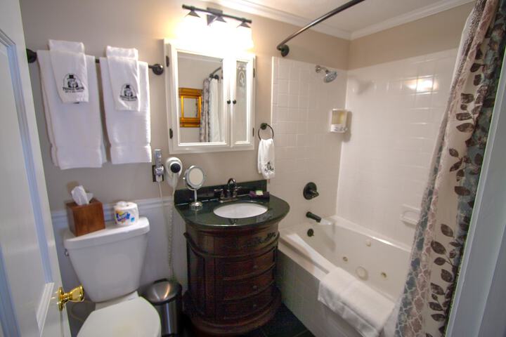 Room 142 of 203