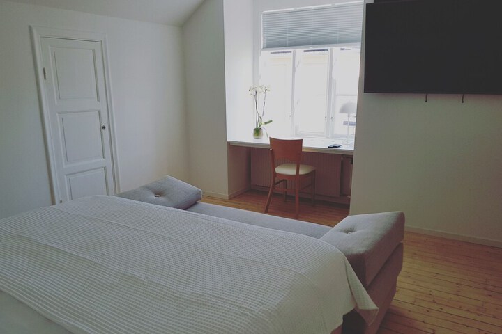 Room 2 of 23