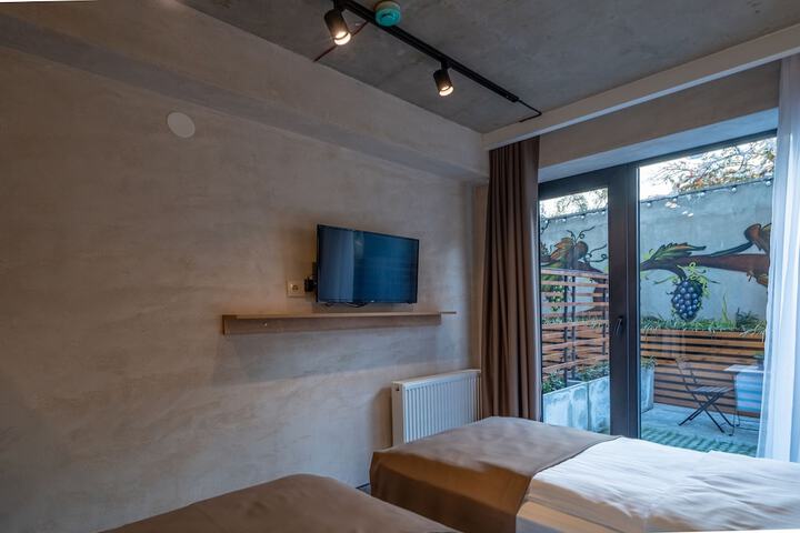 Room 15 of 32