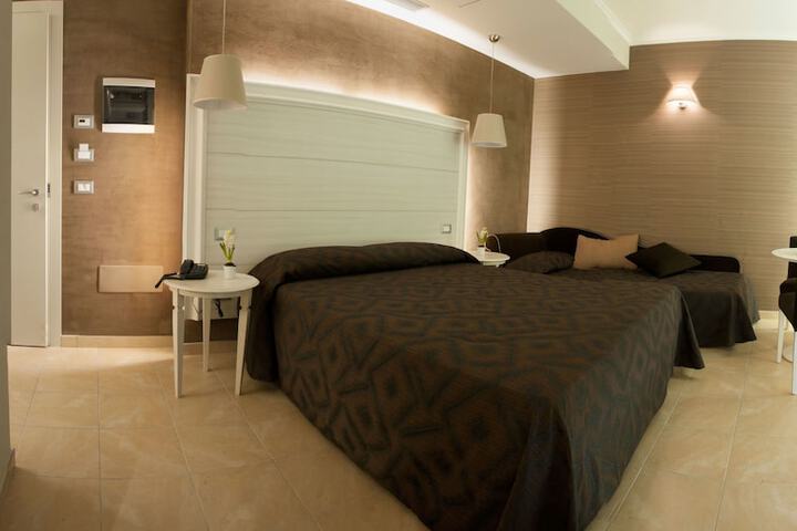 Room 13 of 85