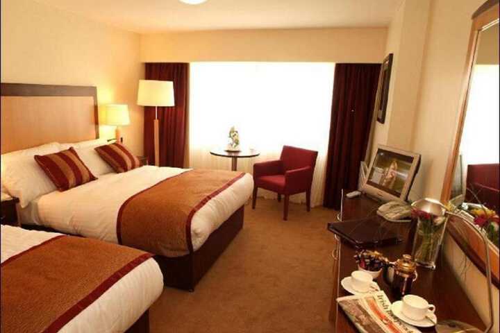 Room 10 of 40