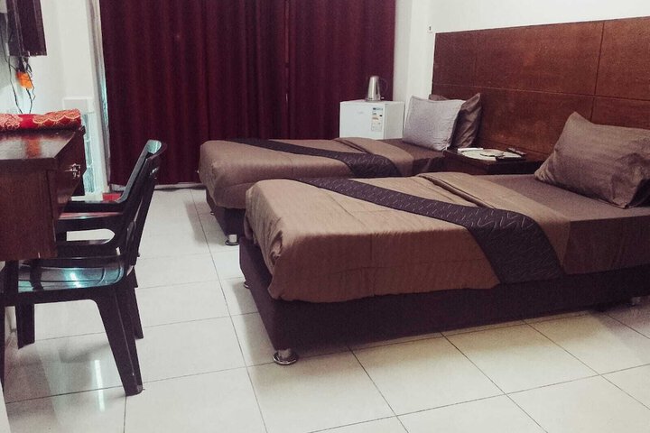 Room 7 of 12