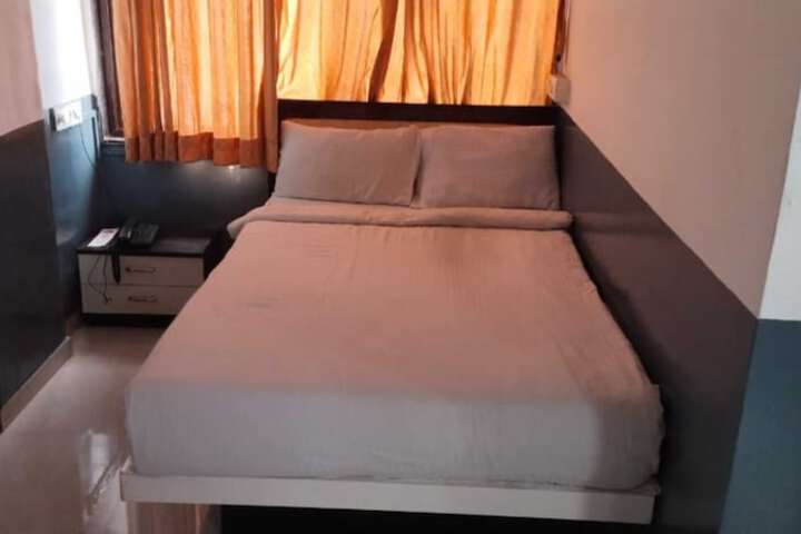 Room 22 of 37