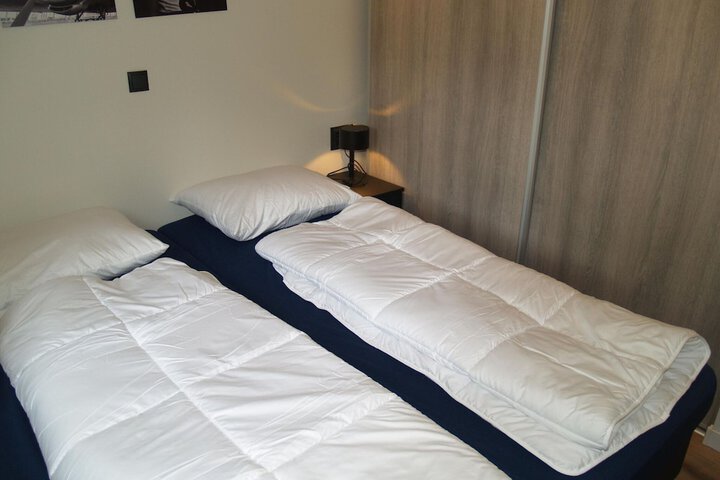 Room 2 of 40