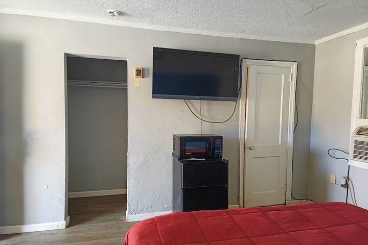 Room 9 of 29