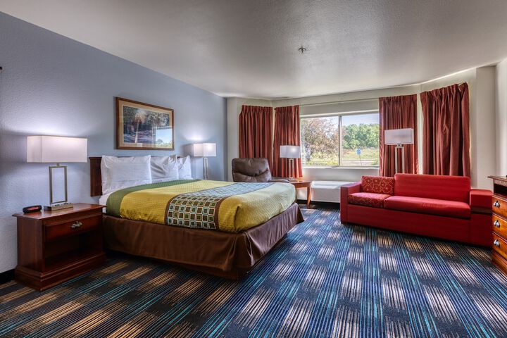 1 Queen Bed (21 of 39)
