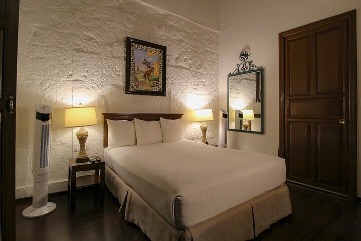 Room 12 of 50