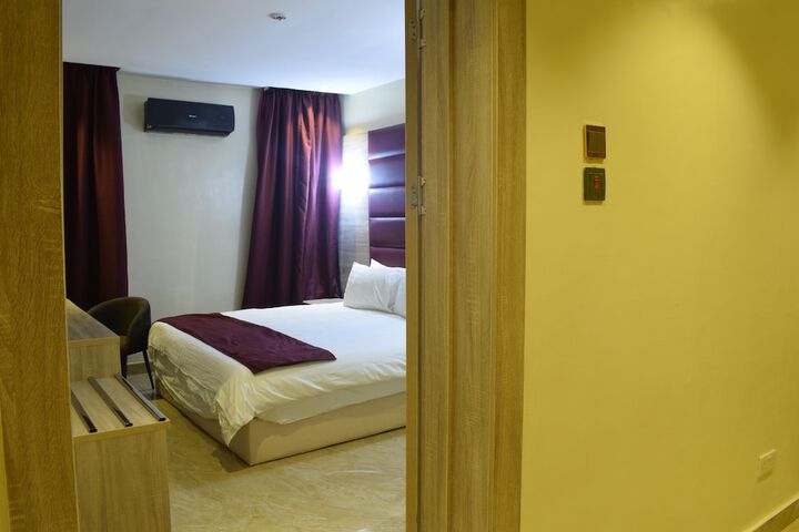 Room 8 of 37