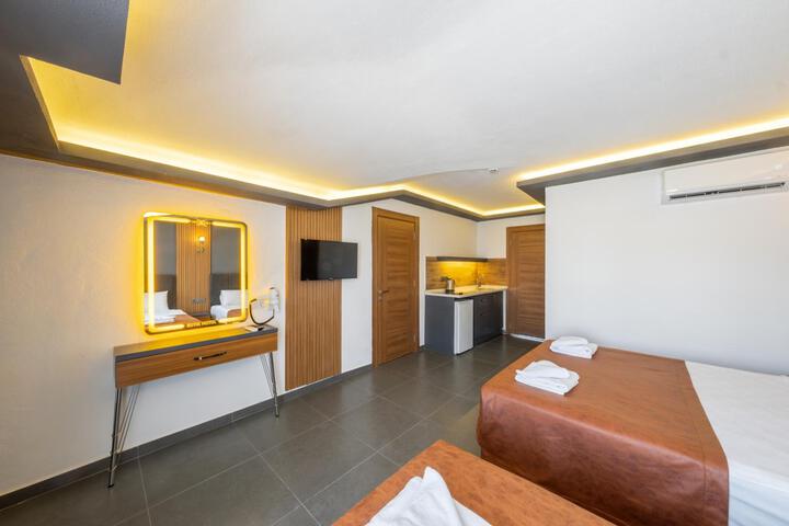 Room 32 of 82