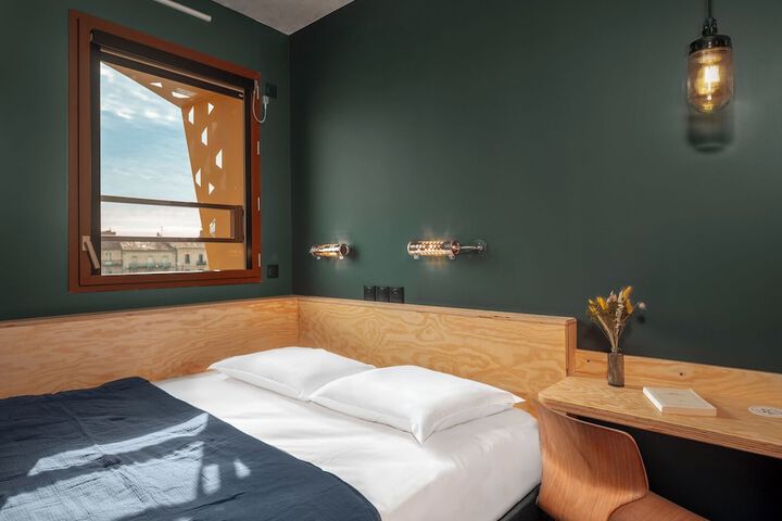 Room 12 of 34