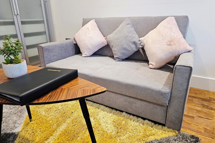 Lounge 52 of 67