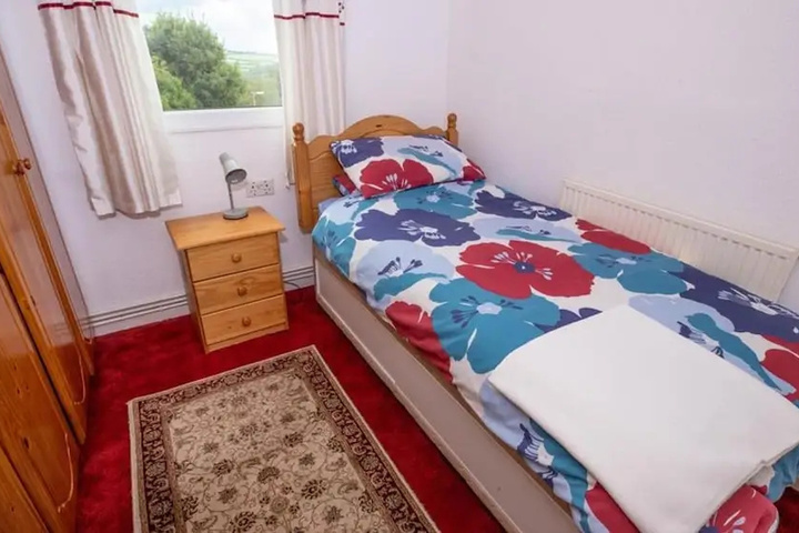 Room 4 of 13