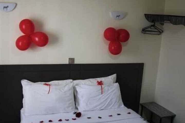 Room 10 of 30