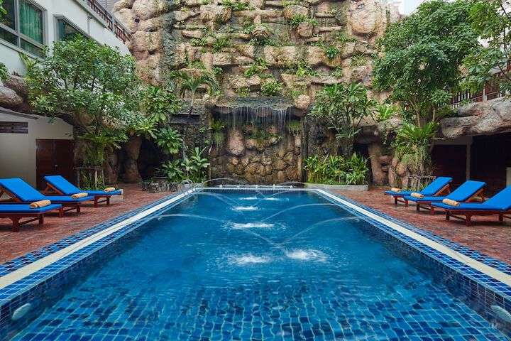 Hotel Pool