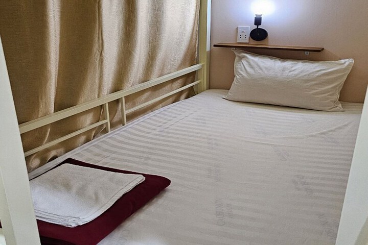 Room 27 of 34