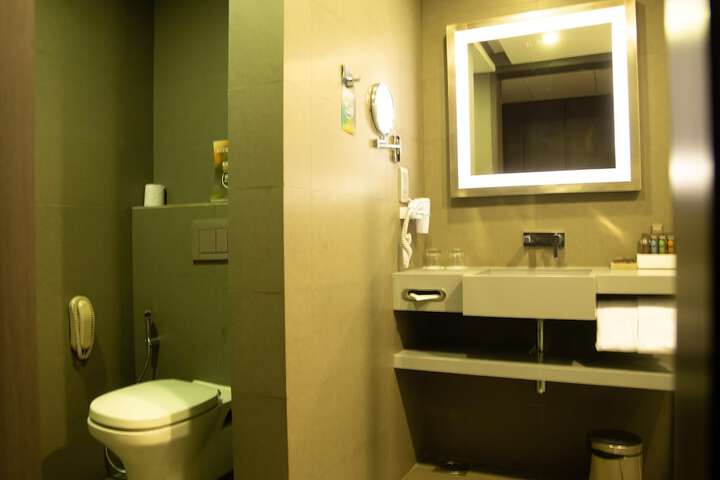 Room 28 of 126