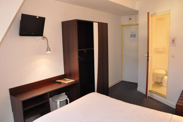 Room 35 of 98
