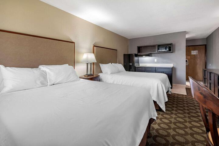 2 Queen Beds Efficiency (1 of 9)