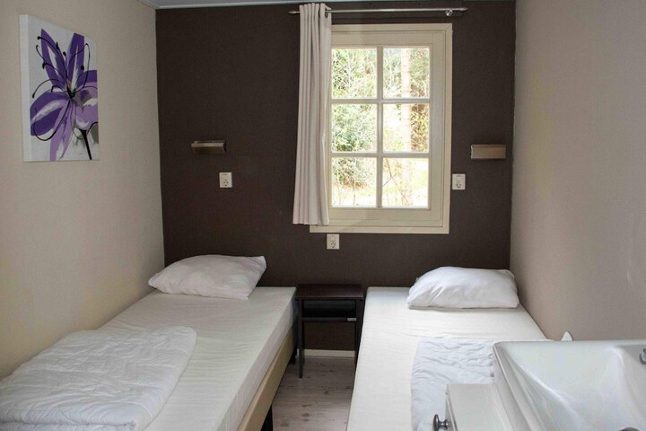 Room 3 of 37