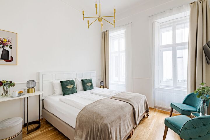 Room 10 of 68
