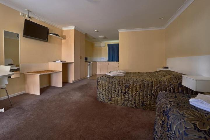 Room 2 of 13