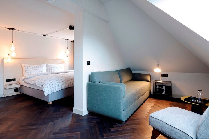 Room 27 of 59