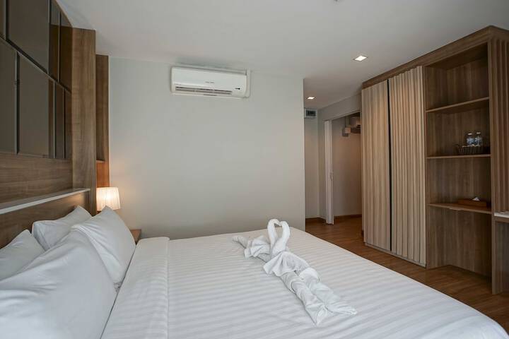 Room 14 of 87