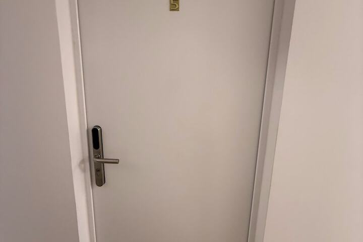 Room 9 of 65