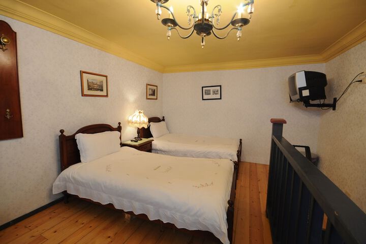 Room 4 of 56
