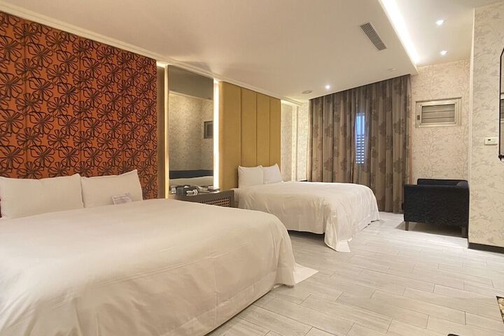 Room 9 of 38