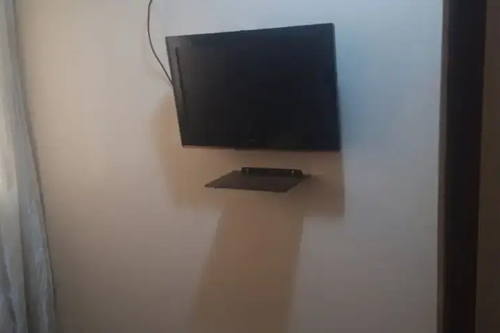 Room 4 of 17