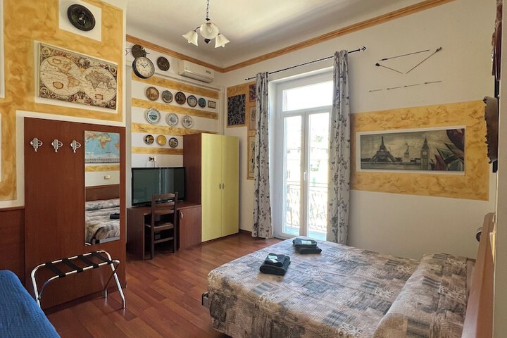Room 13 of 48