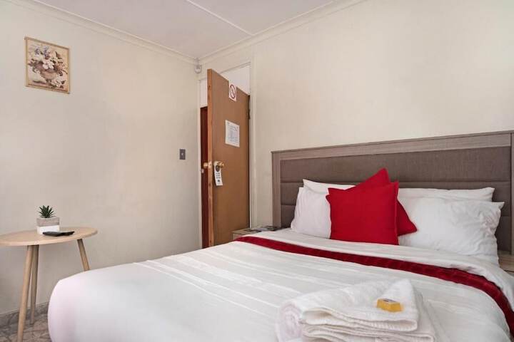Room 8 of 25