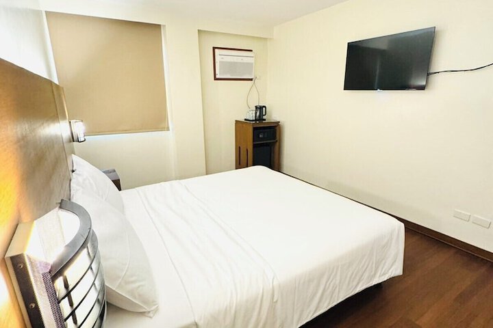 Room 7 of 13