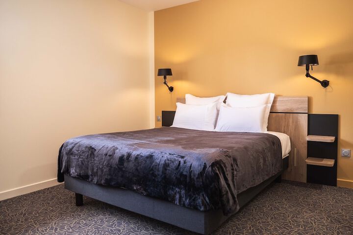 Room 4 of 32
