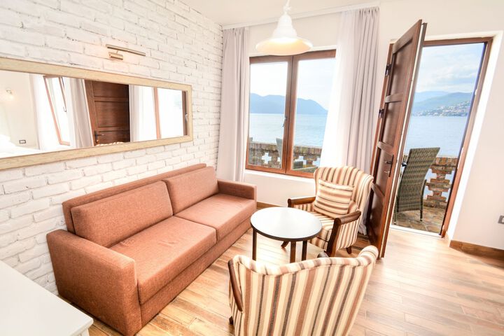 Room 10 of 29