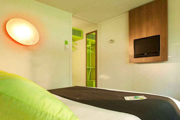 Room 9 of 27