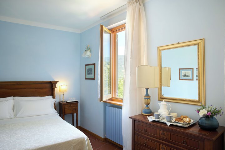 Room 10 of 18