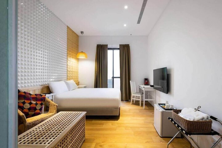Room 6 of 313