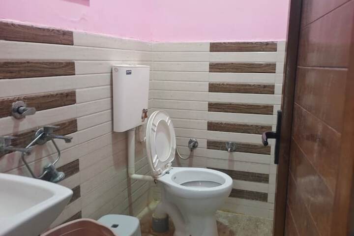 Room 9 of 14